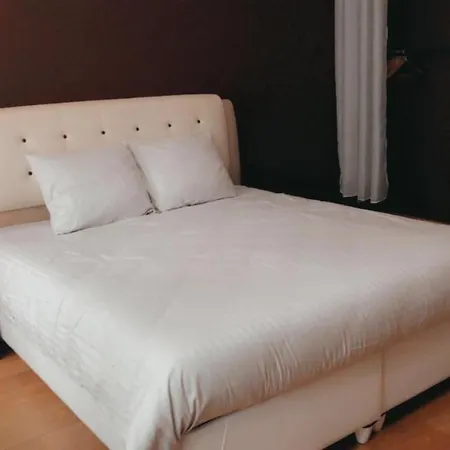 Lägenhet Cozy Dans Le Centre Historique Du Carre